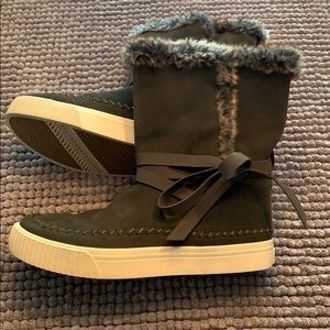 TOM’s Rubber Soled Boots